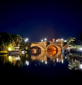 Life on the Canals